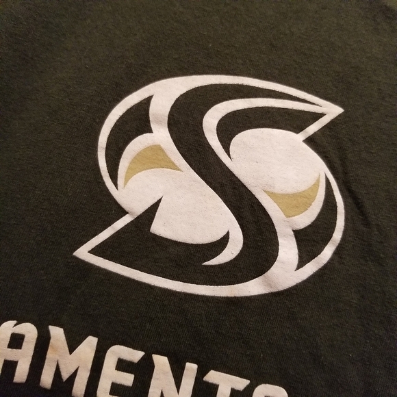 Champion Green short sleeve Sacramento State Football shirt Size Adult Small - Picture 7 of 8